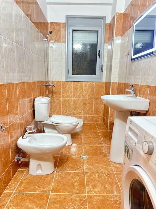 Lungomare Stay 24/7 Self Check-In Vlorë Екстериор снимка